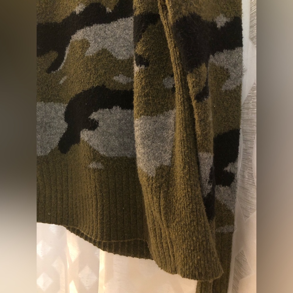 Nordstrom Size Medium Women’s Fleece Mock Neck Camo Sweater - Picture 7 of 11
